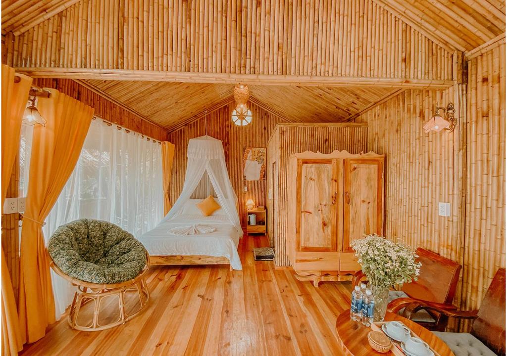 Moc Glamping & Ecohouse - Tap to explore photos