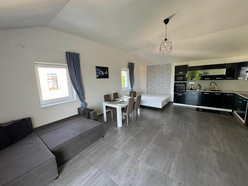 Apartmán byt 75m2 klid příroda pro rodinu Room Type - One-Bedroom Apartment
