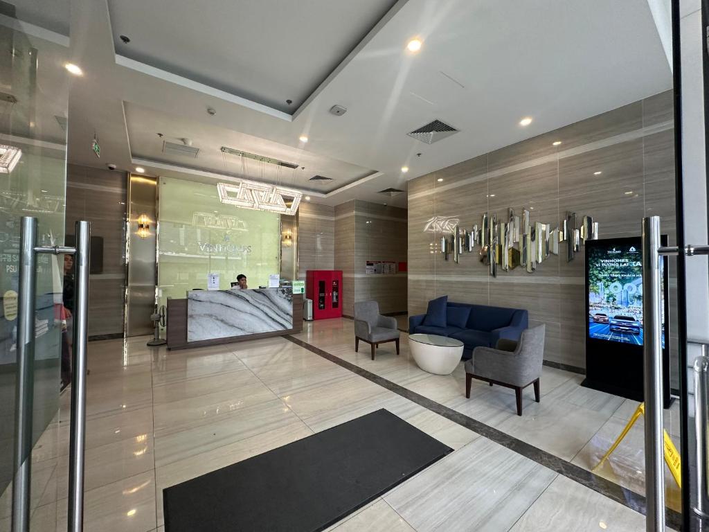 SERVICED APARTMENTS VINHOMES SKYLAKE