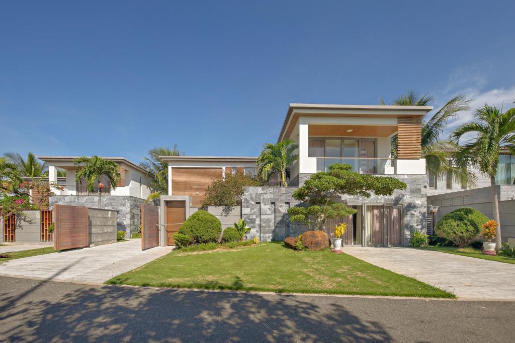 Ocean Villa Resort Private Beach Da Nang