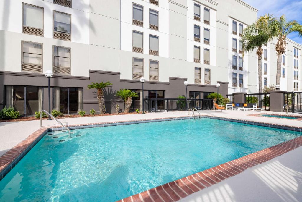 Hampton Inn Laredo image