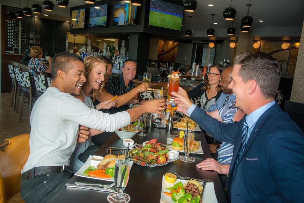 Applause Hotel Calgary Airport by CLIQUE photo 3
