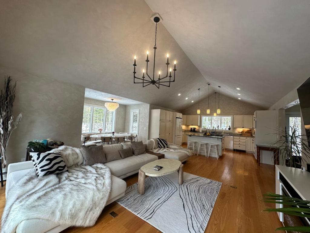 Modern House Family Retreat image