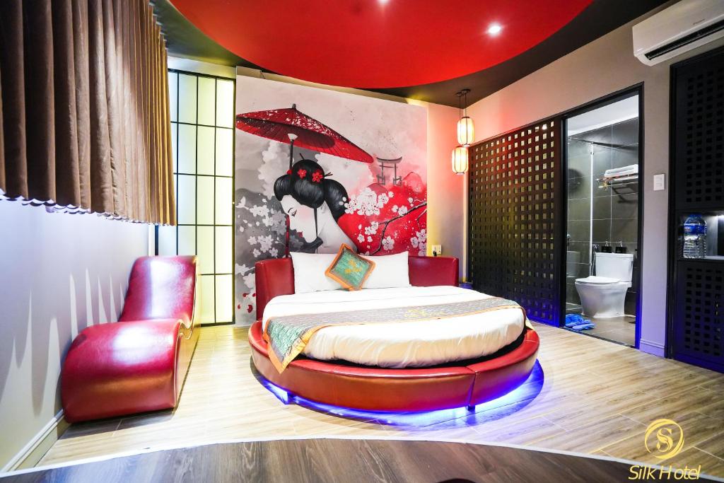 RedDoorz Plus near Tan Son Nhat Airport 2