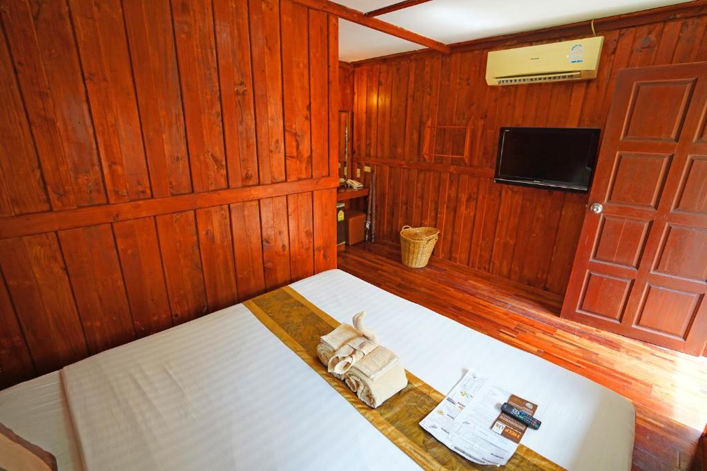 Bundhaya Resort Koh Lipe - Tap to explore photos