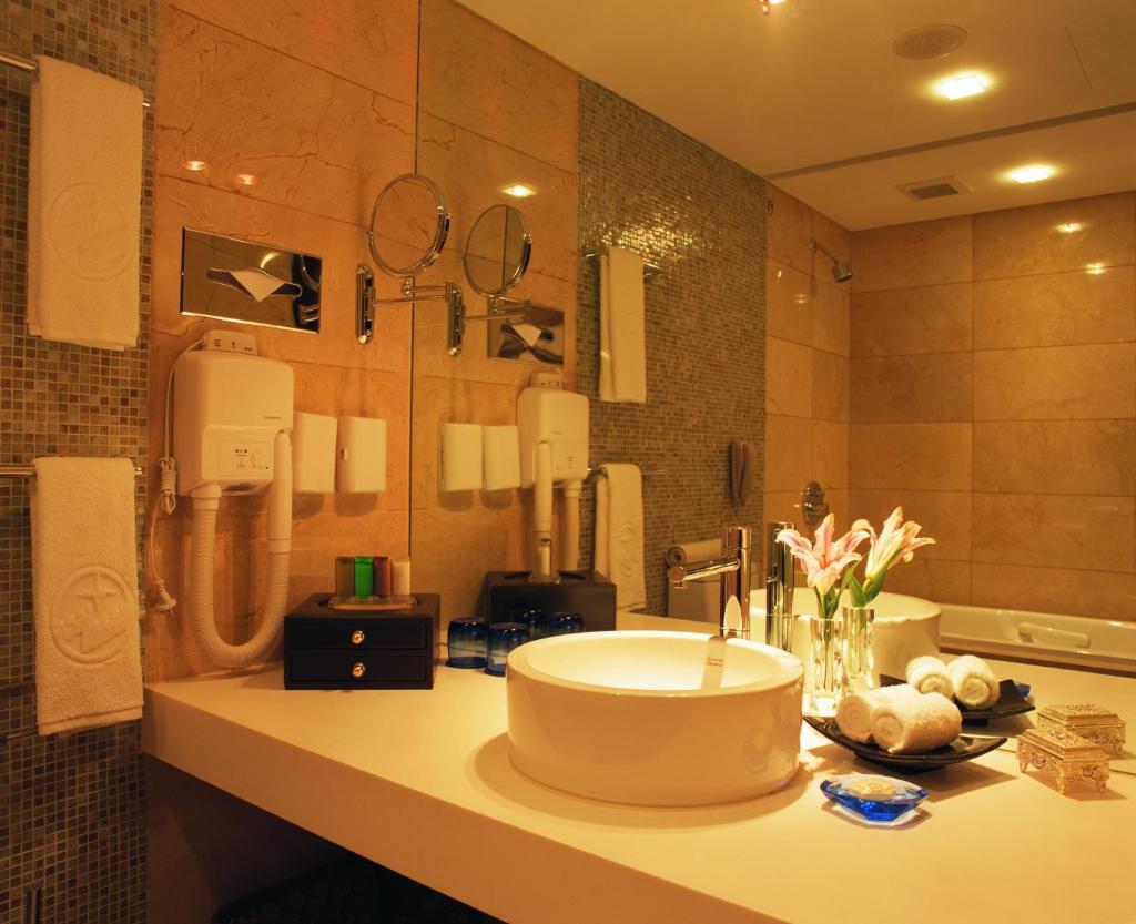 Двухместный (Улучшенный номер бизнес-класса с 1 завтраком), China National Convention Center Grand Hotel