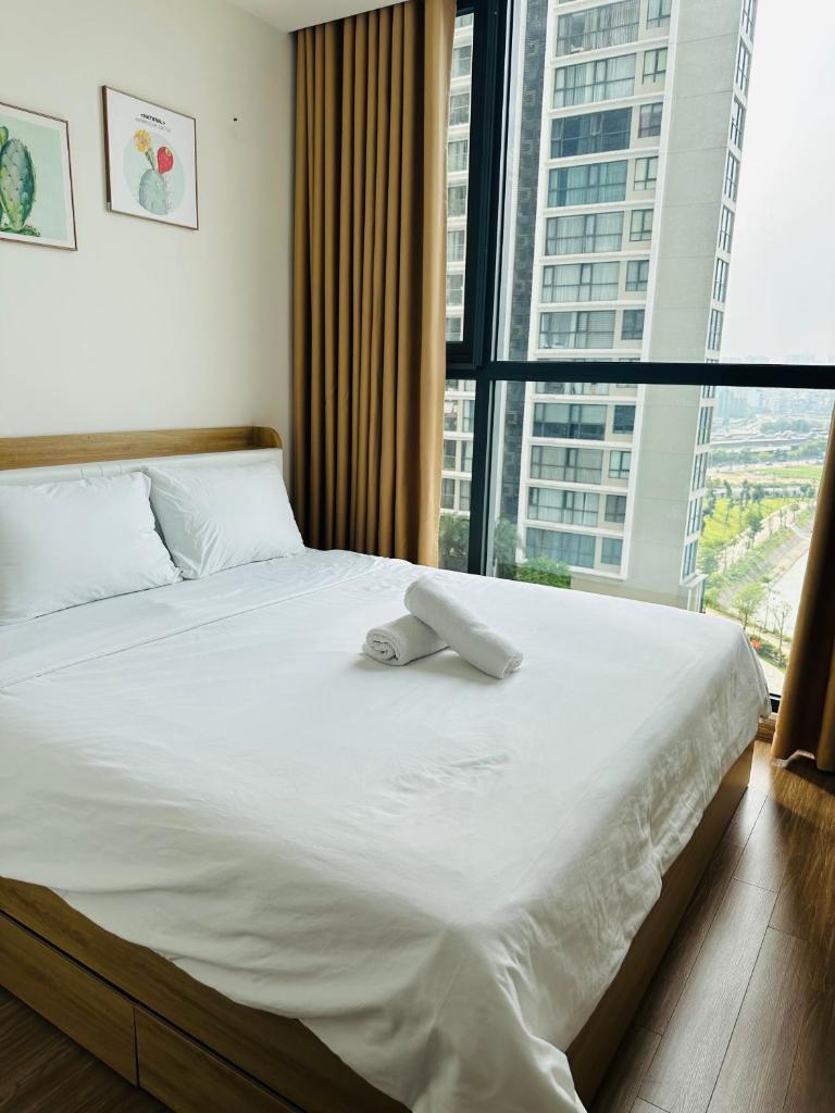 Lake view aparment Vinhomes Skylake