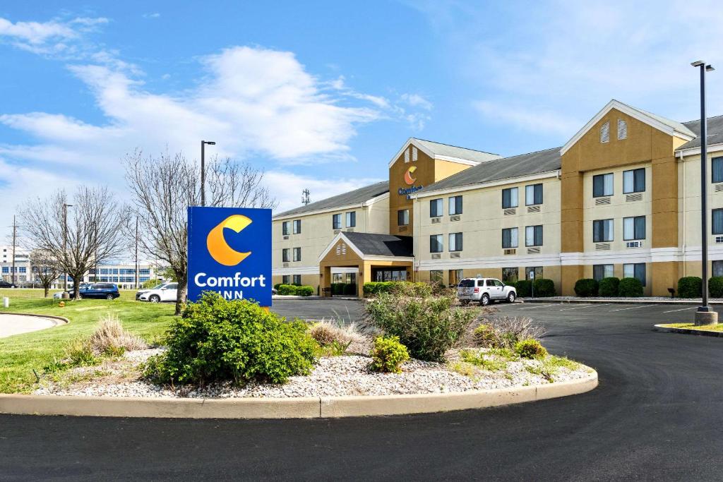 Comfort Inn East image