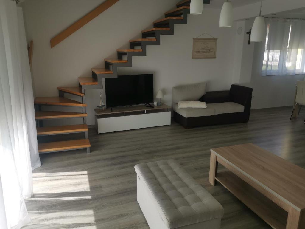 Žuta kuća photo 3