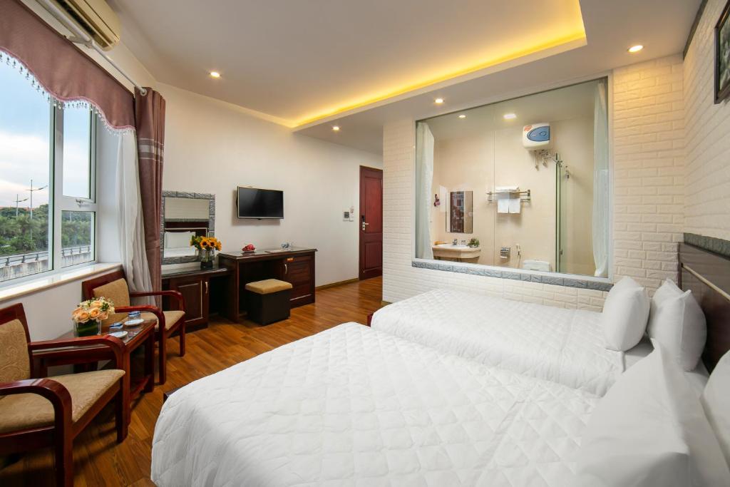 New Airport In & Suites
