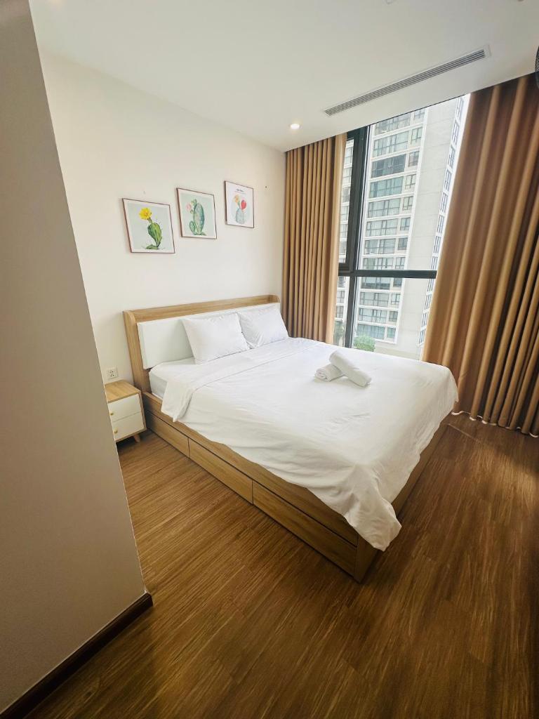 Lake view aparment Vinhomes Skylake