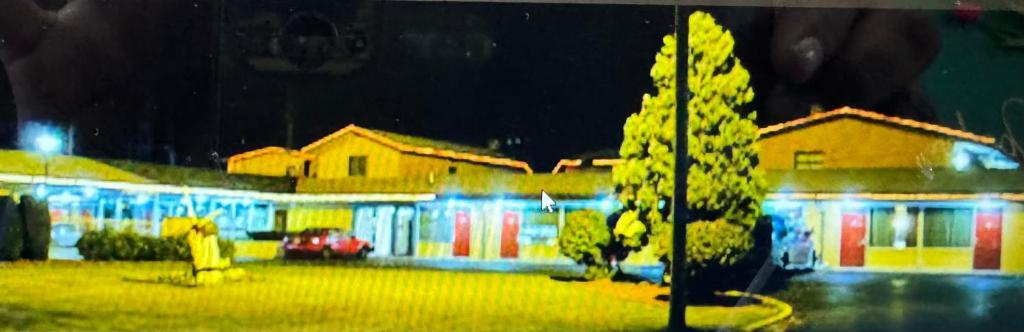 Wooden Shoe Motel image