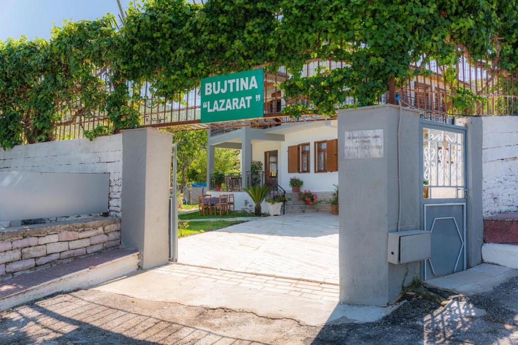 Bujtina Lazarat photo 1