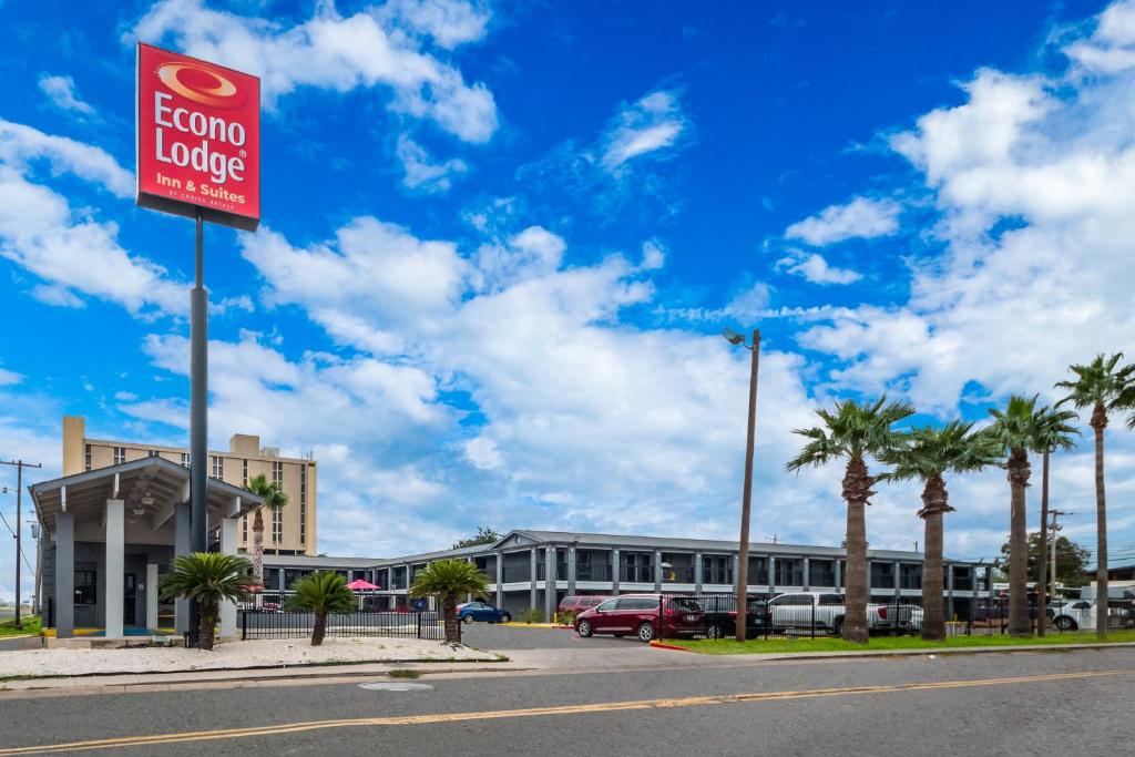 Econo Lodge Inn & Suites image