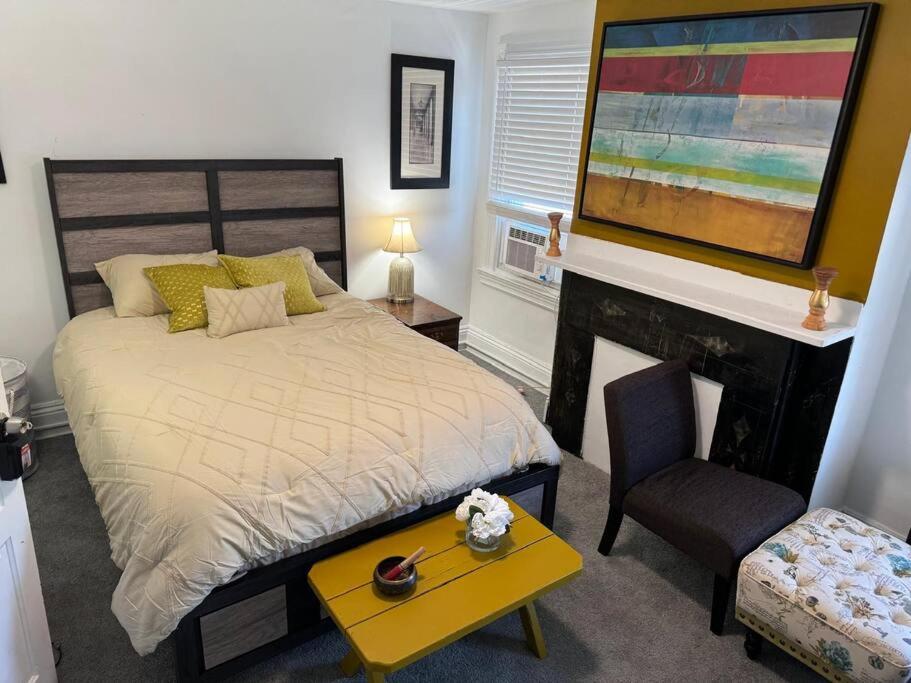 Elegant Private Room in Oakland, Pittsburgh. image
