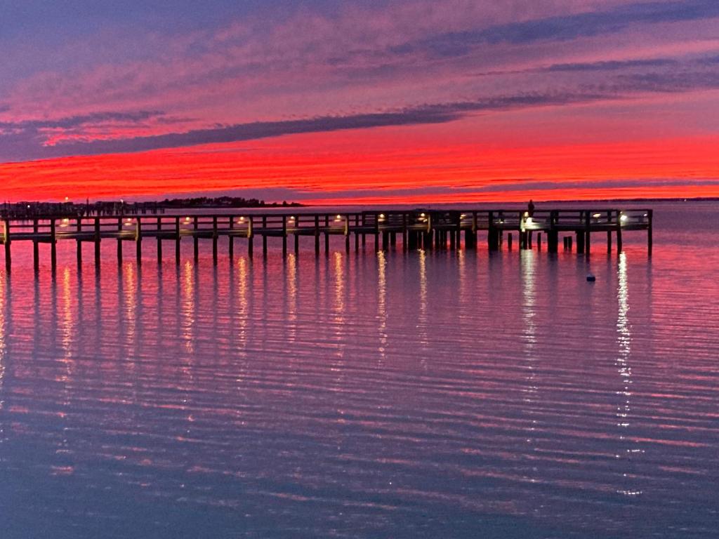 Romantic condo for 2-Sunset Harbor Palms 1-205, pool, fishing pier image