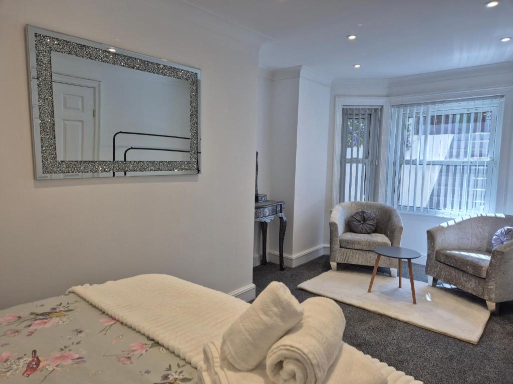 Dog-Friendly Basement Apartment with Garden - Southsea, Portsmouth #26a