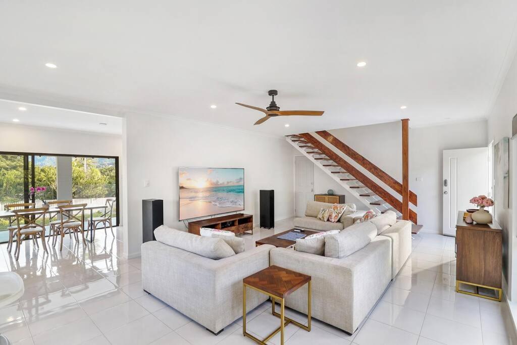 Elevated Entertainer - Modern, Spacious & Stylish - Tap to explore photos