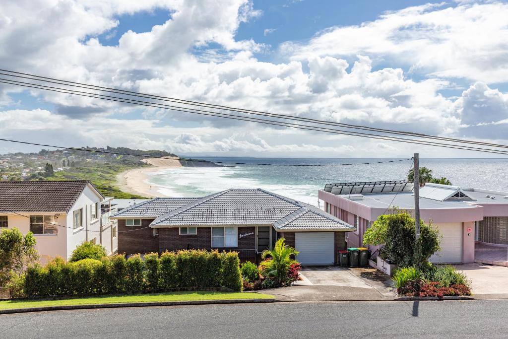 Salty Sea Beach House photo 2