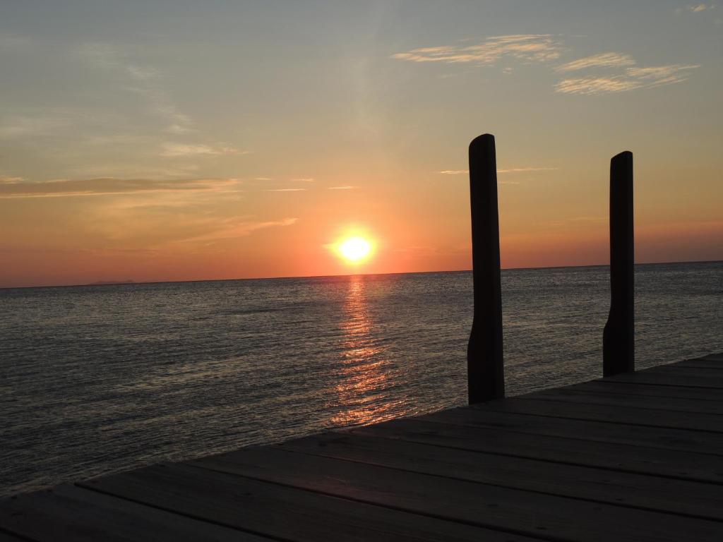 Guanaja Caribbean Cottages photo 2