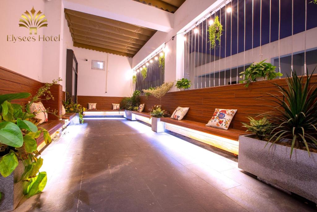 Elysees Hotel