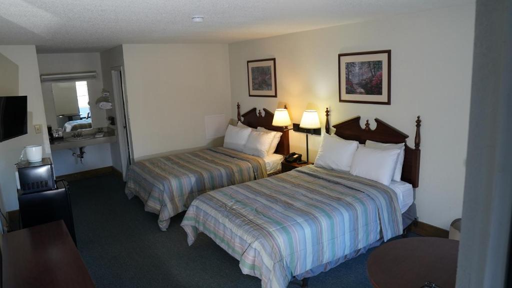 Skyline Lodge image