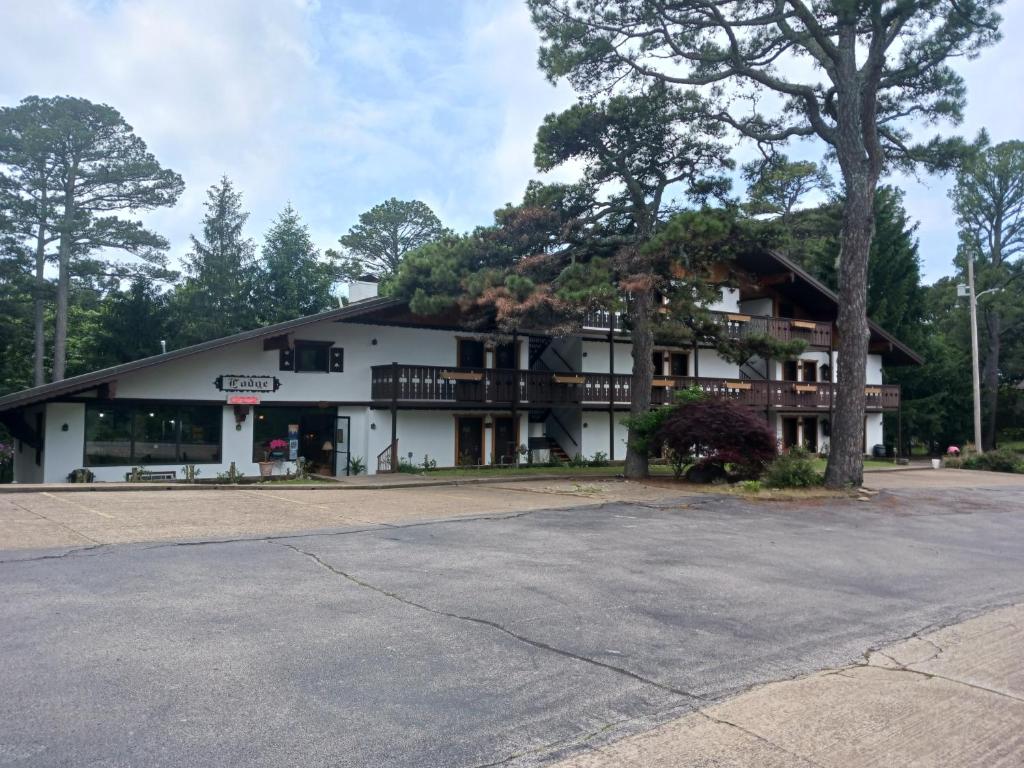 Bavarian Inn Lodge & Restaurant image