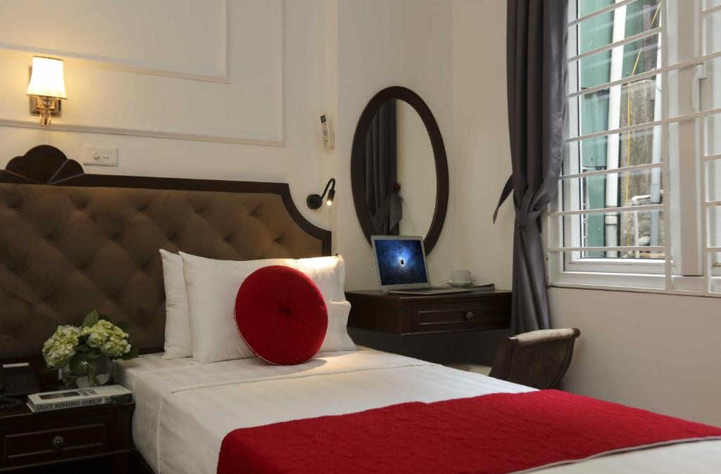 The Sinh Tourist Hotel & Travel