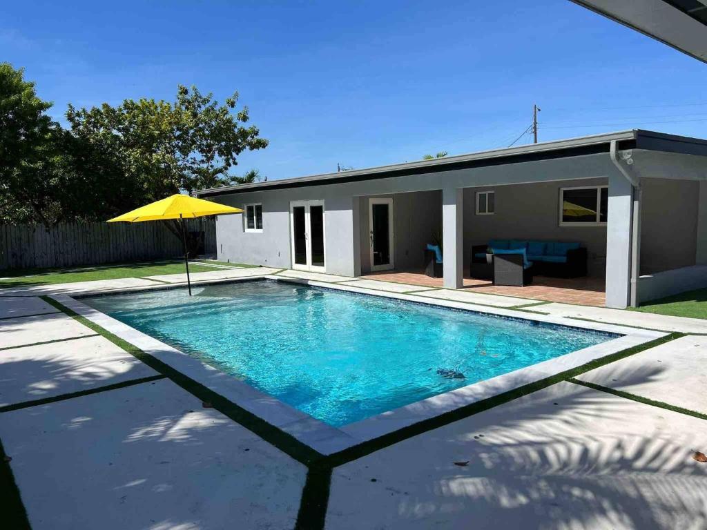 Renovated Villa Resort style pool, BBQ & Ping Pong patio image