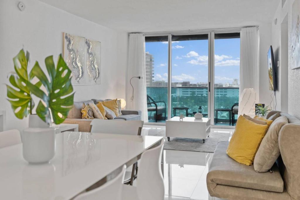 Great Apartment with beach access image