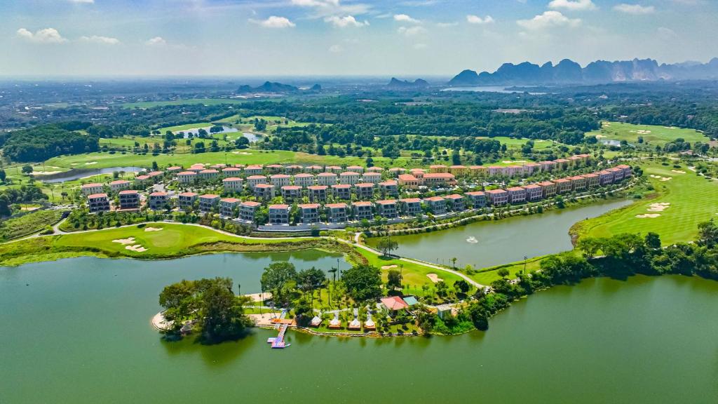 Wyndham Sky Lake Resort and Villas