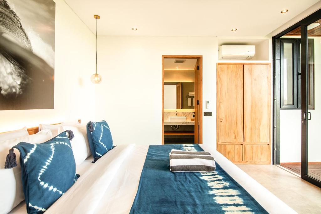 New 5BR Villa Canggu 200m to beach - Tap to explore photos