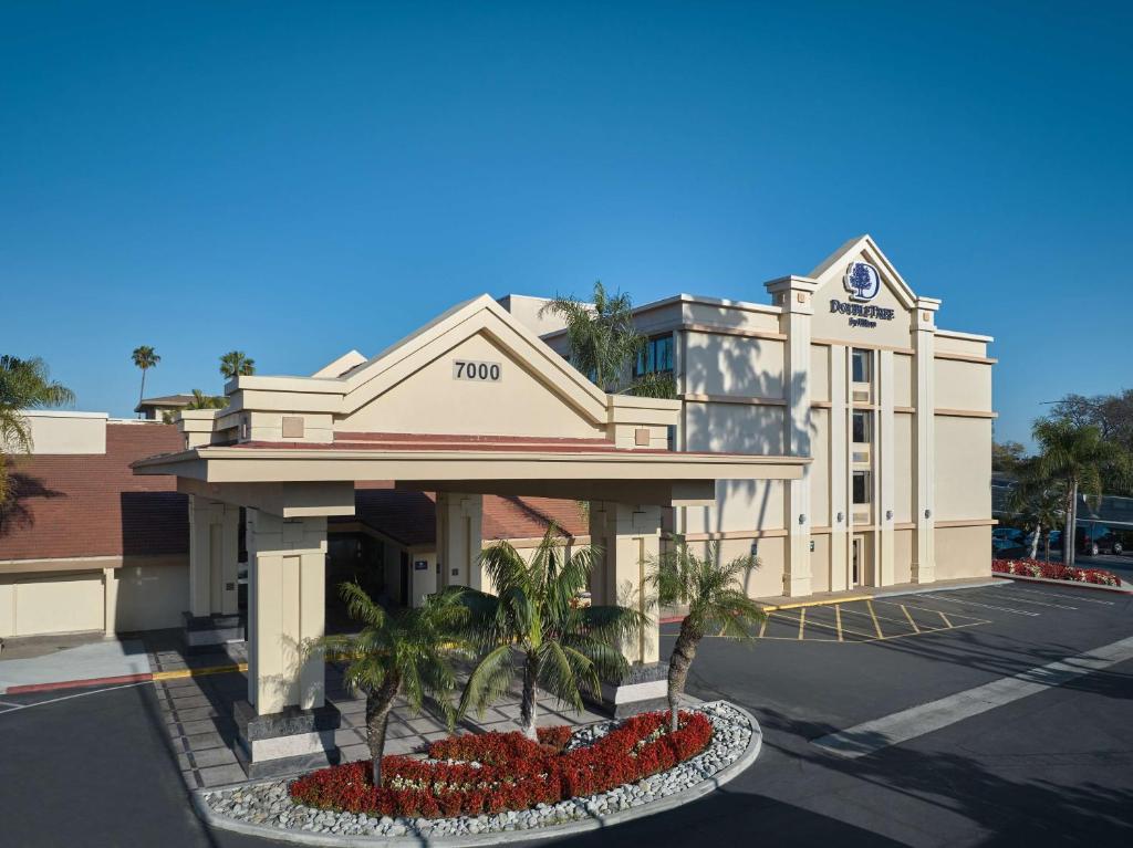 DoubleTree by Hilton Buena Park image