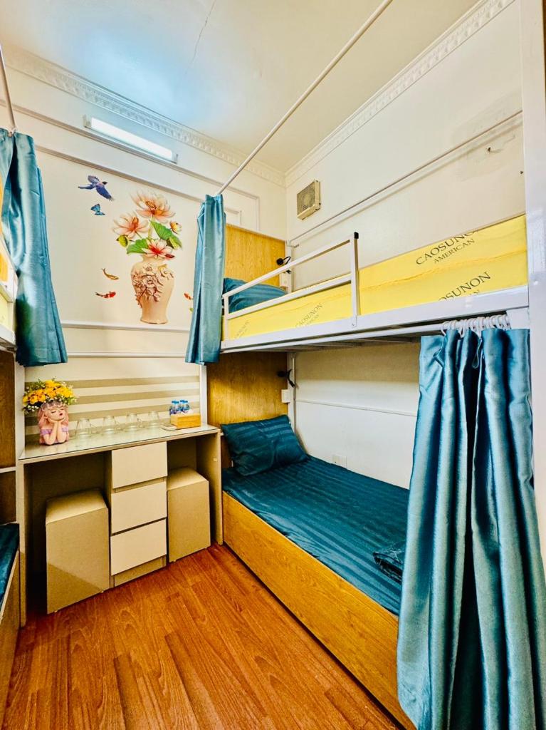 Old Quarter Autumn To Tich Ha Noi