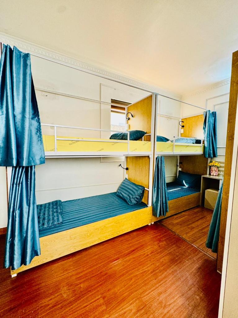 Old Quarter Autumn To Tich Ha Noi