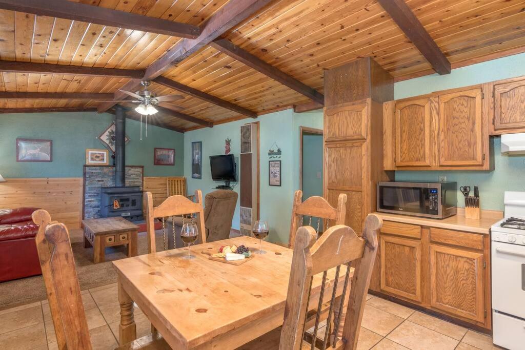 Roadrunner - Cozy Cabin - Whirlpool and Hot Tub image