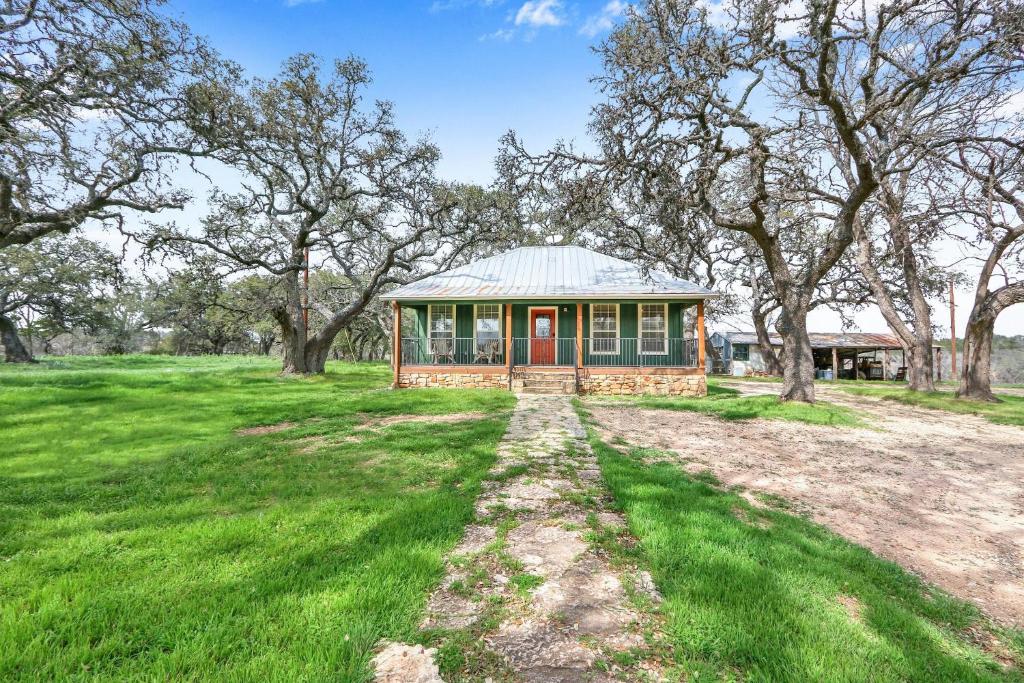 Lighthouse Hill Ranch - Green House - Tap to explore photos
