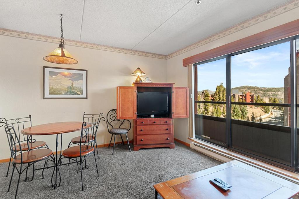 Beaver Run Resort 4705 by Great Western Lodging image