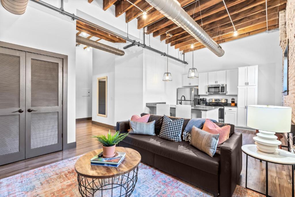 Riverfront Loft-Parking-Gym-P103 image