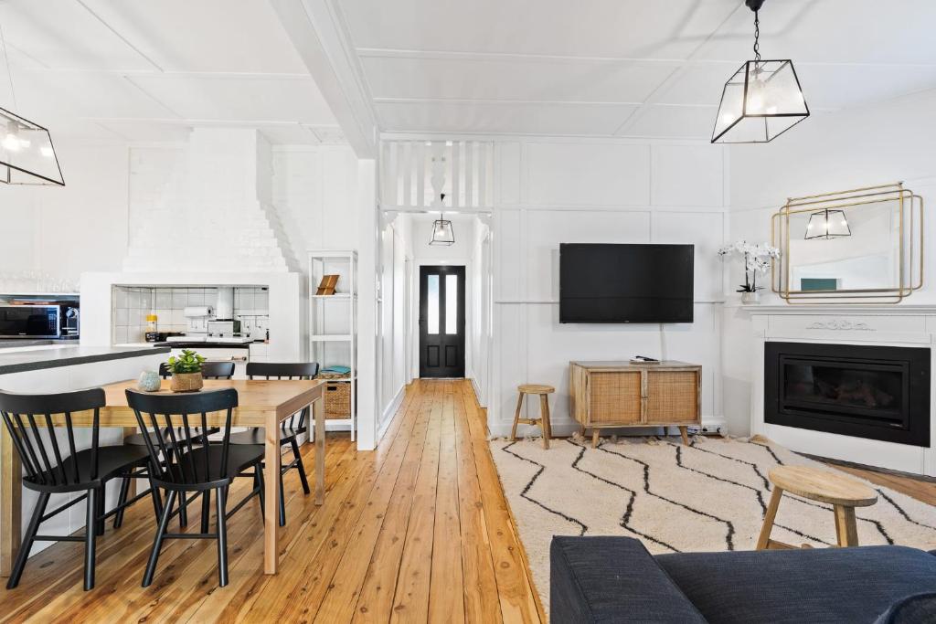 Johnno's Cottage - Prime Location - Sleeps 4 photo 1