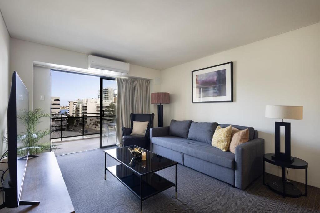 East Perth CBD Apartment close to The Swan River - Tap to explore photos