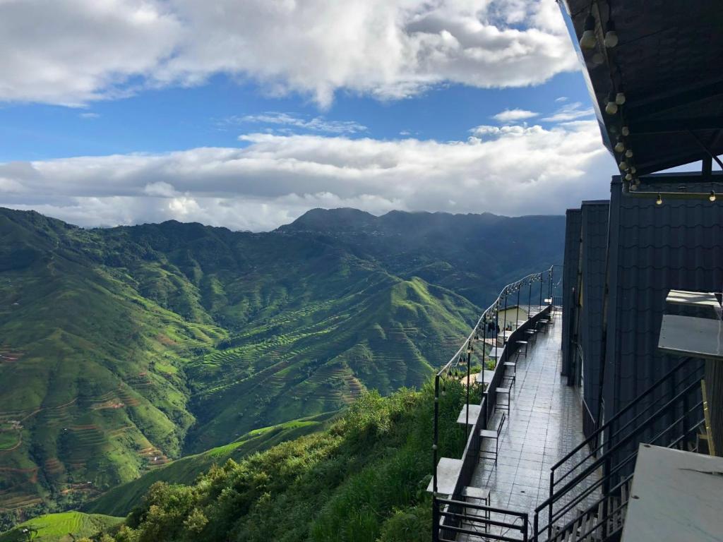 Mây House – Sống Lưng Khủng Long