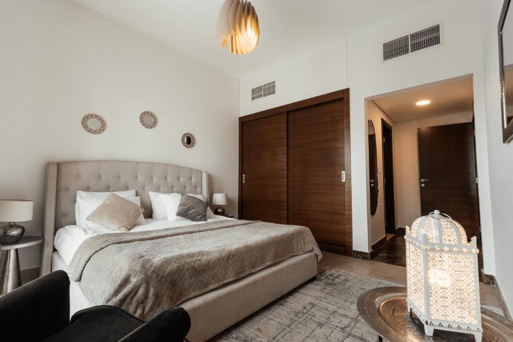 izzzi - One Bedroom Apartment, Sparkle Tower photo 4