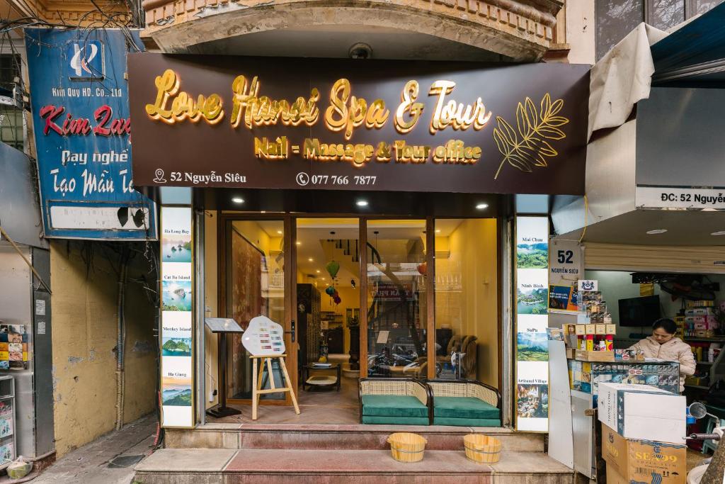 Ancient 3 bedroom apartment in the center of the old town