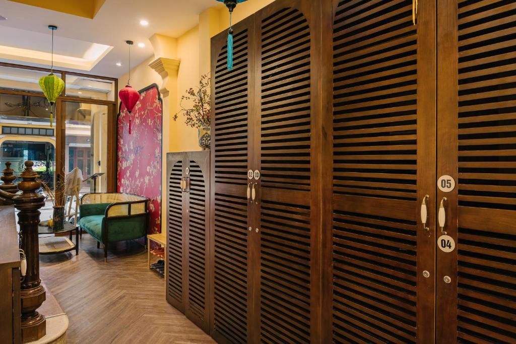 Ancient 3 bedroom apartment in the center of the old town