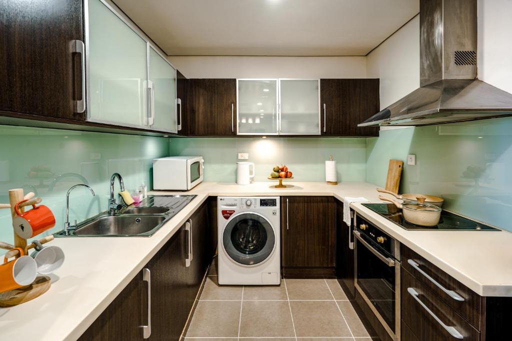 WECOZY Pacific - Spacious Apartment, Train Station Side