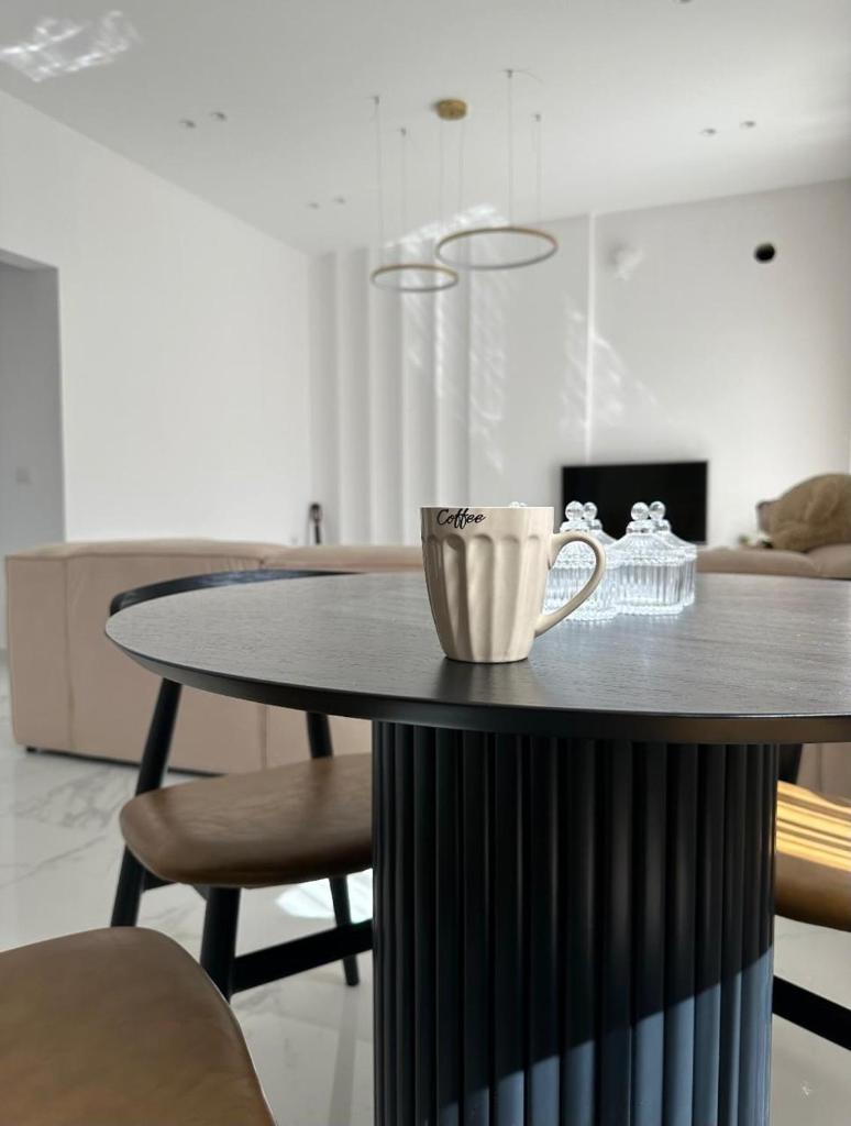 Home DeLuis photo 2