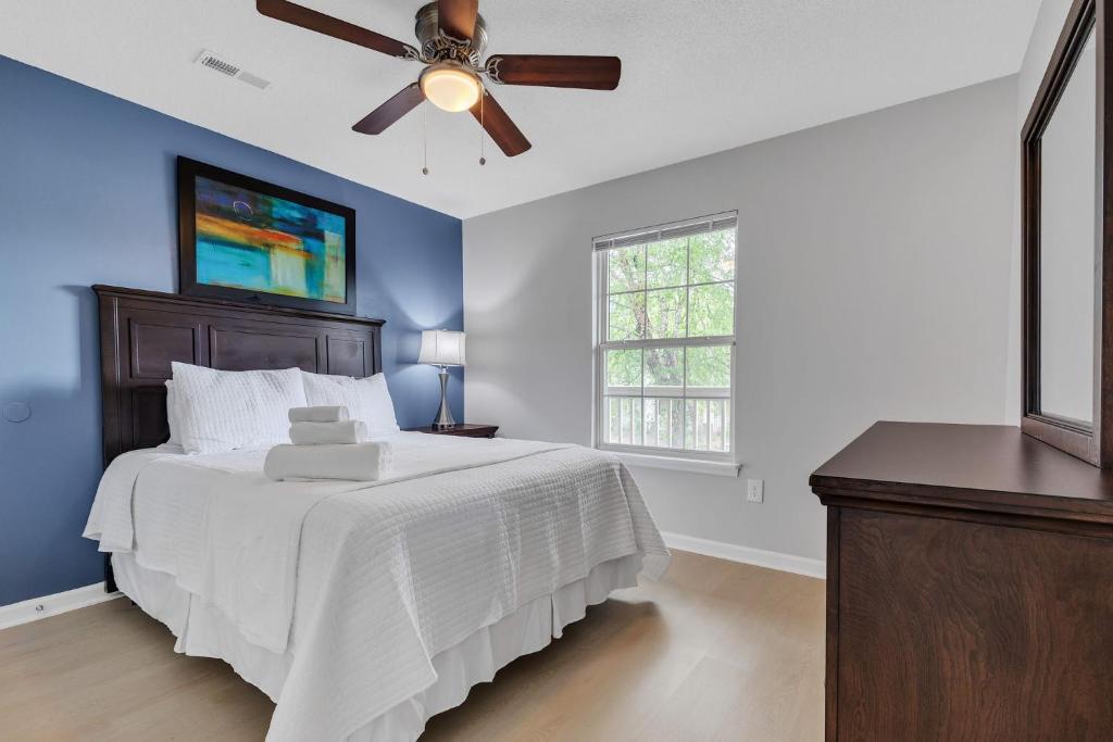 Cb 202 Modern Comfort Meets Fayetteville Charm image
