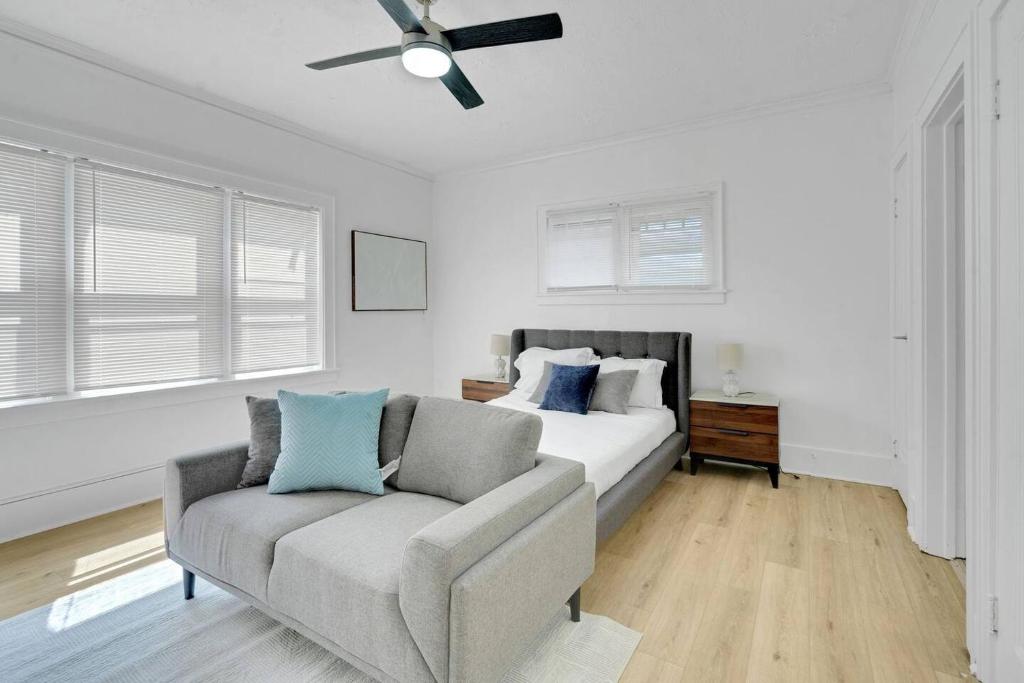 Mayflower 208 Spectacular Studio Apartment image