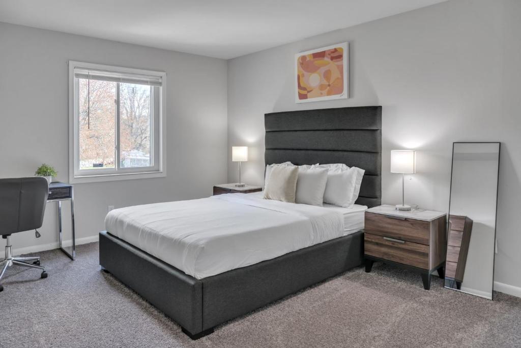 Luxury On A Budget! Spacious Retreat Awaits image